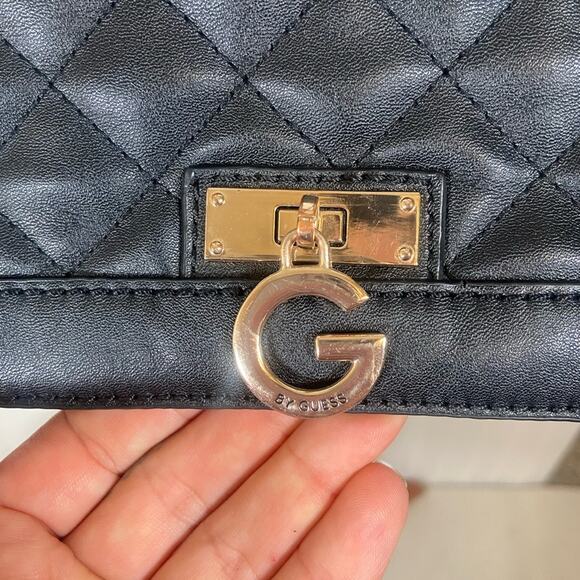 3 Guess Purse Bundle – Handbag, Quilted Crossbody & White Wristlet - Picture 3 of 13